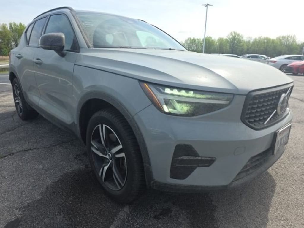 Used 2024 Volvo XC40 Core Bright Theme SUV