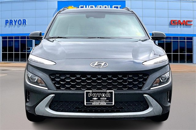 2023 Hyundai Kona SEL photo 2