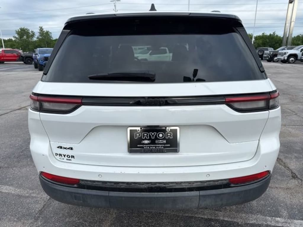 Used 2025 Jeep Grand Cherokee Altitude SUV