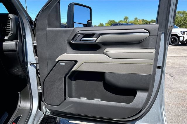 2025 Chevrolet Silverado 2500HD ZR2 - Photo 29