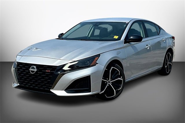 2023 Nissan Altima 2.5 SR photo 3