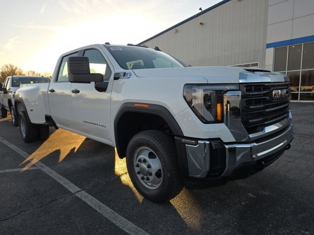 2026 GMC Sierra 3500HD Pro's photo