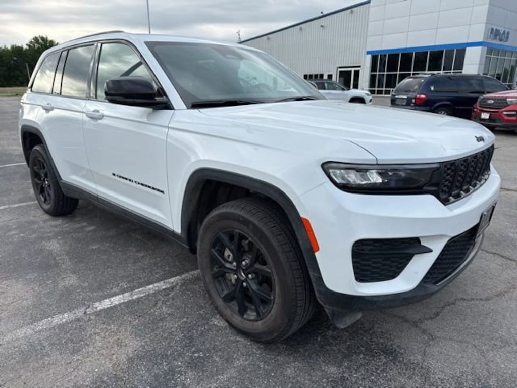 Used 2025 Jeep Grand Cherokee Altitude SUV