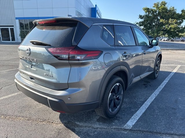 2024 Nissan Rogue SV photo 2
