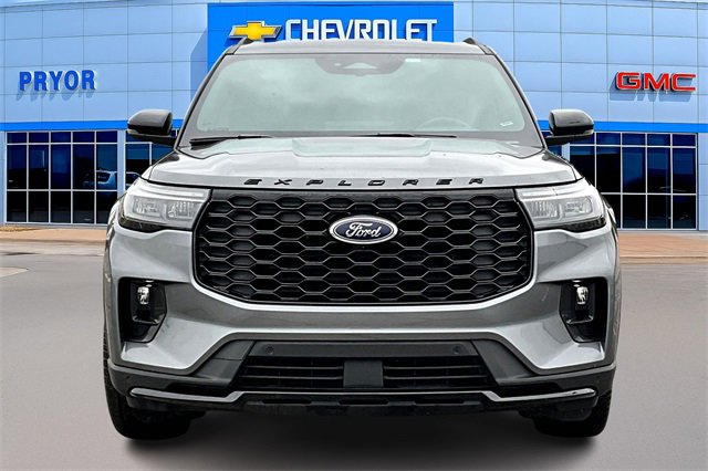 2025 Ford Explorer ST-Line photo 2