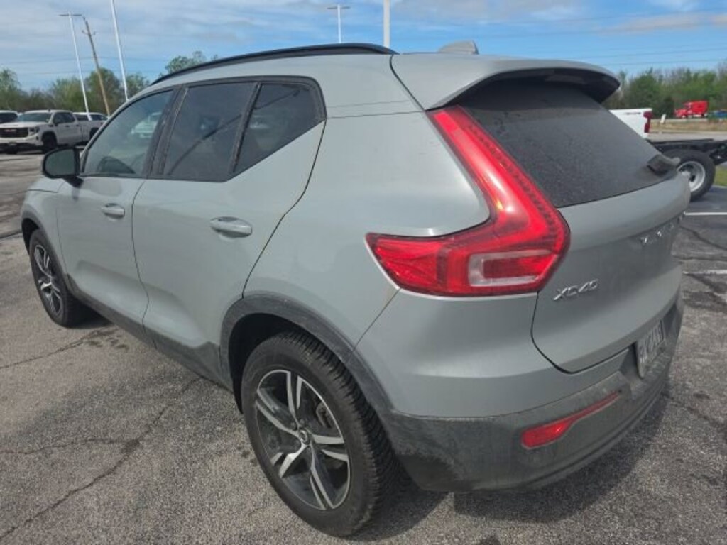 Used 2024 Volvo XC40 Core Bright Theme SUV