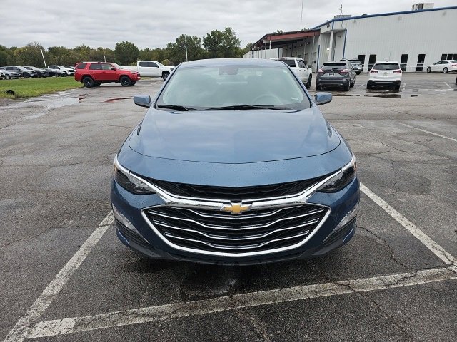 2025 Chevrolet Malibu 1LT photo 2