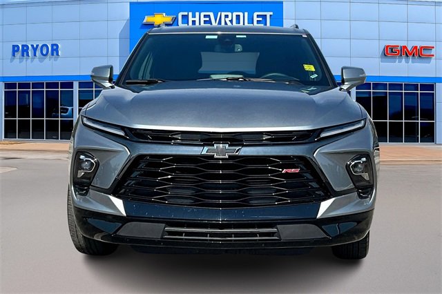 2025 Chevrolet Blazer RS photo 2