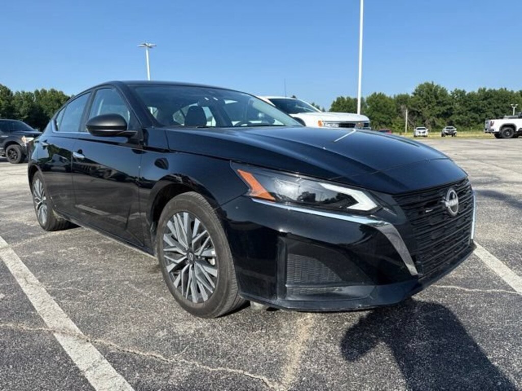 Used 2025 Nissan Altima SV Sedan