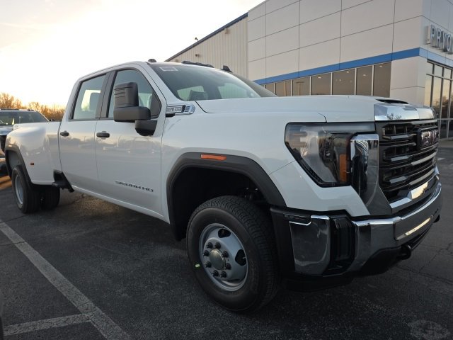 2026 GMC Sierra 3500HD Pro's photo