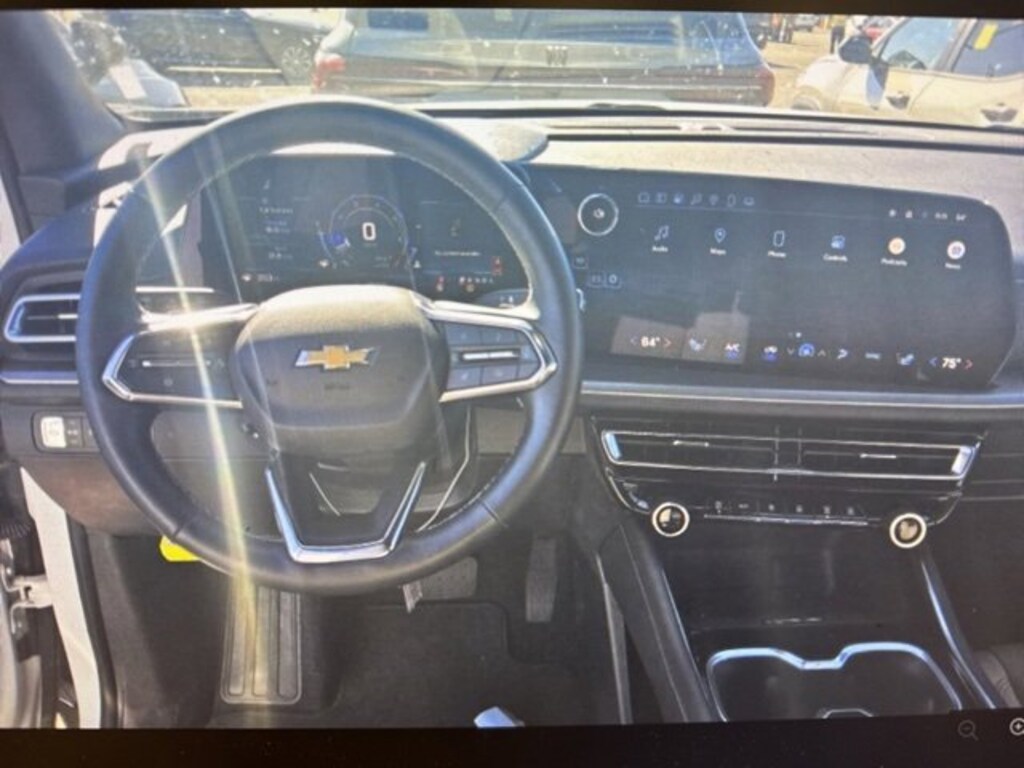 Used 2025 Chevrolet Traverse LT SUV