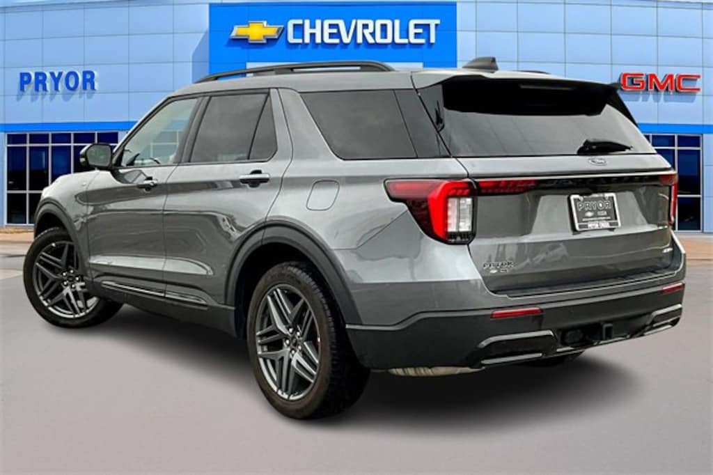 Used 2025 Ford Explorer ST-Line SUV