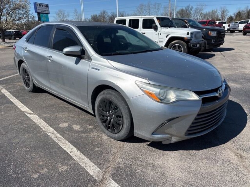 Used 2015 Toyota Camry Hybrid LE Sedan