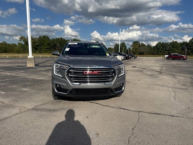 2024 Gmc Terrain SLT photo 2