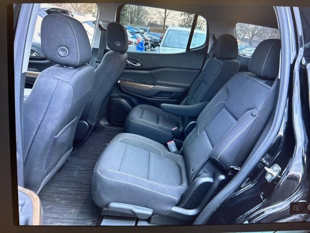 Used 2023 GMC Acadia SLE SUV