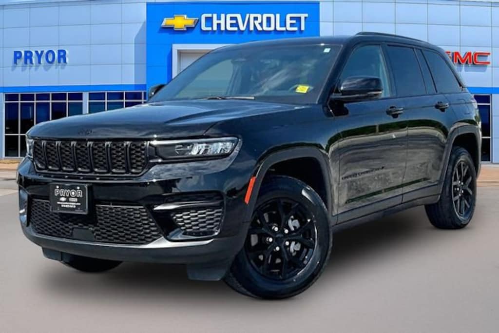Used 2025 Jeep Grand Cherokee Altitude SUV