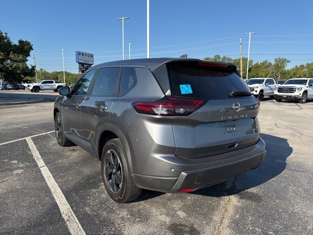 2024 Nissan Rogue SV photo 3
