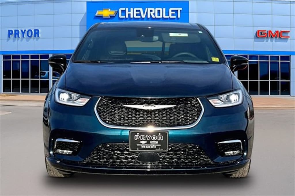 Used 2025 Chrysler Pacifica Select Van Passenger Van