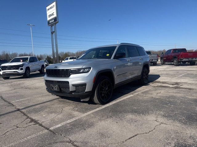 2024 Jeep Grand Cherokee Altitude photo 2