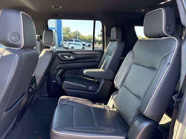2023 Chevrolet Suburban Premier photo 3
