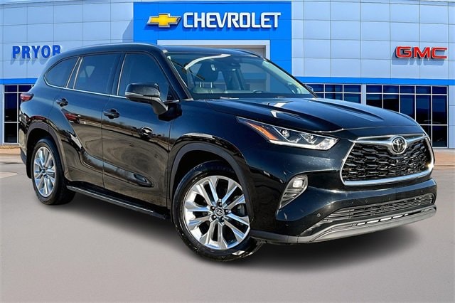 2021 Toyota Highlander Limited's photo