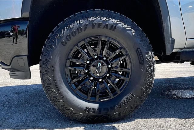 2025 Chevrolet Silverado 2500HD ZR2 - Photo 35