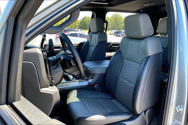 2025 Chevrolet Silverado 2500HD ZR2 - Photo 22