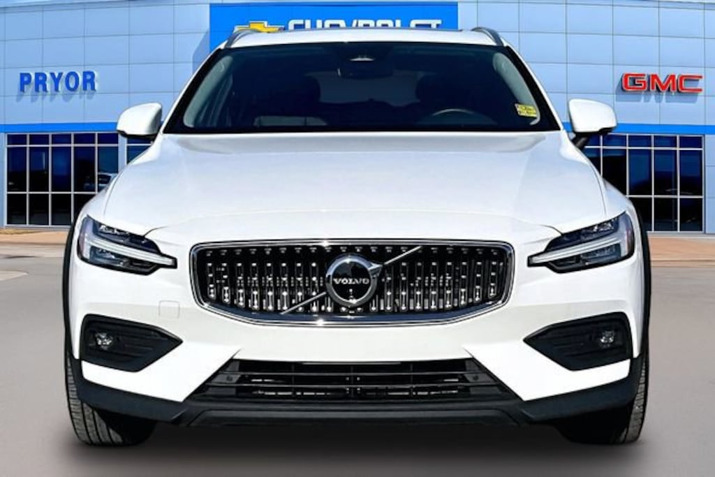 Used 2025 Volvo V60 Cross Country Plus Wagon