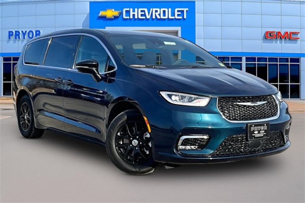 Used 2025 Chrysler Pacifica Select Van Passenger Van