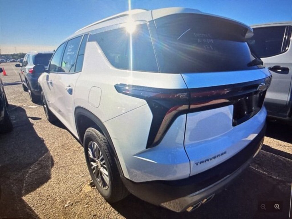 Used 2025 Chevrolet Traverse LT SUV