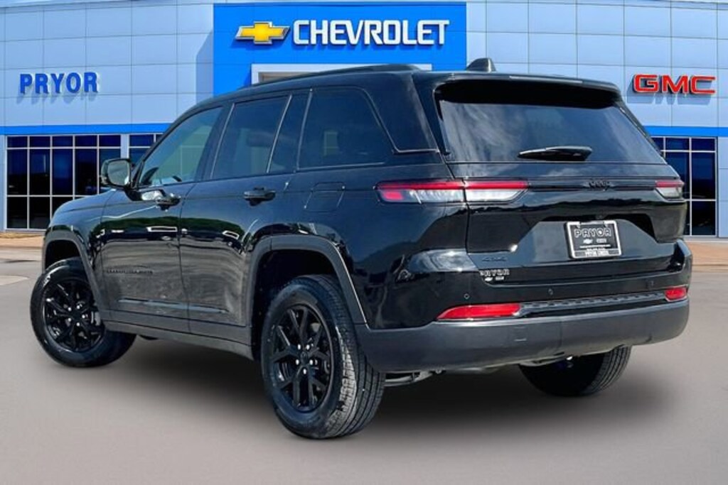Used 2025 Jeep Grand Cherokee Altitude SUV