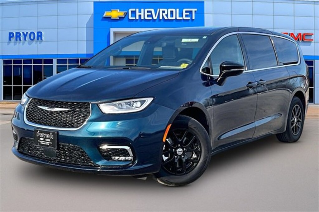 Used 2025 Chrysler Pacifica Select Van Passenger Van