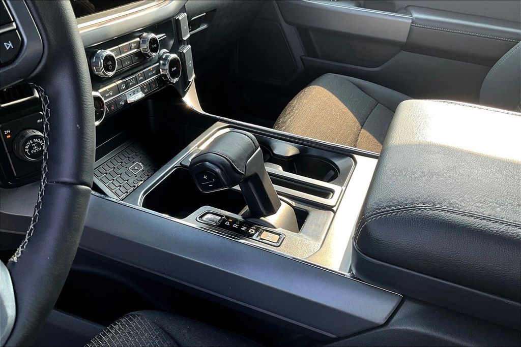 2025 Ford F-150 XLT - Photo 14