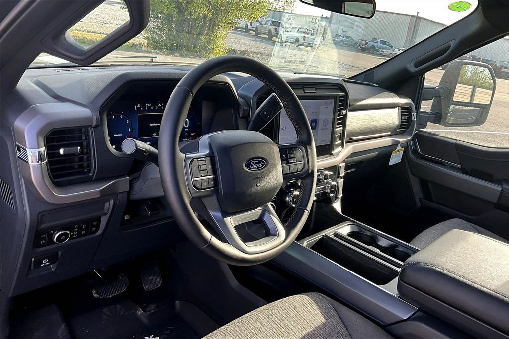 2025 Ford F-150 XLT - Photo 6