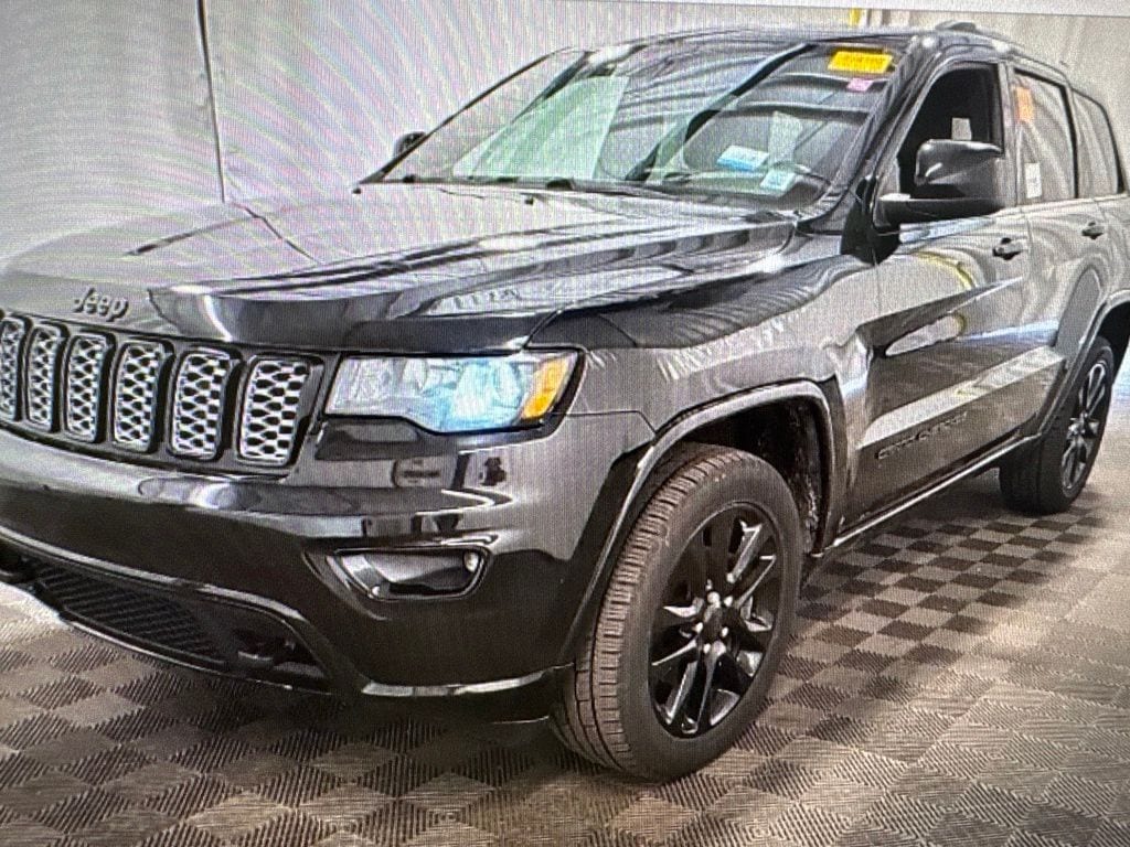 2019 Jeep Grand Cherokee Altitude's photo