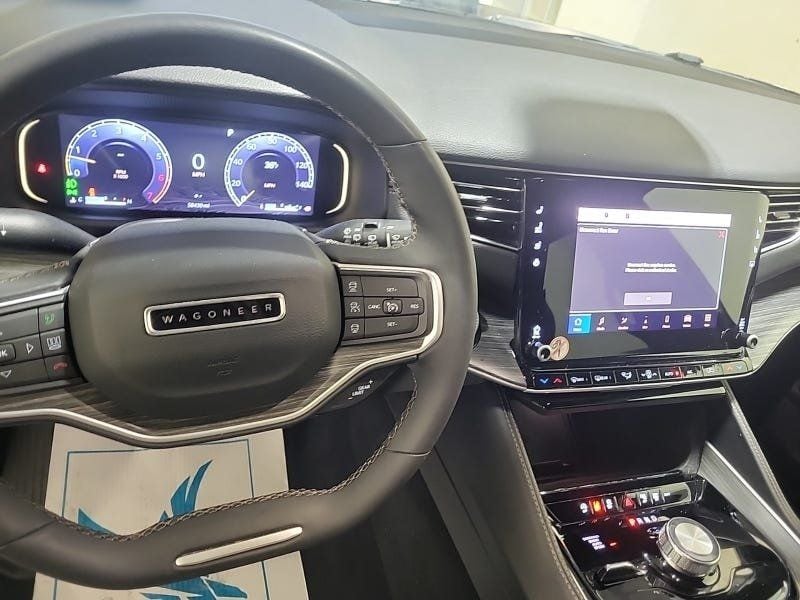 2024 Jeep Wagoneer L photo 2