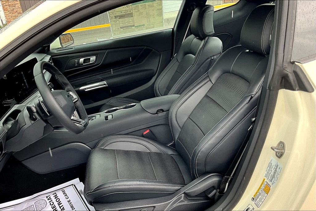 2025 Ford Mustang GT Premium Fastback - Photo 9