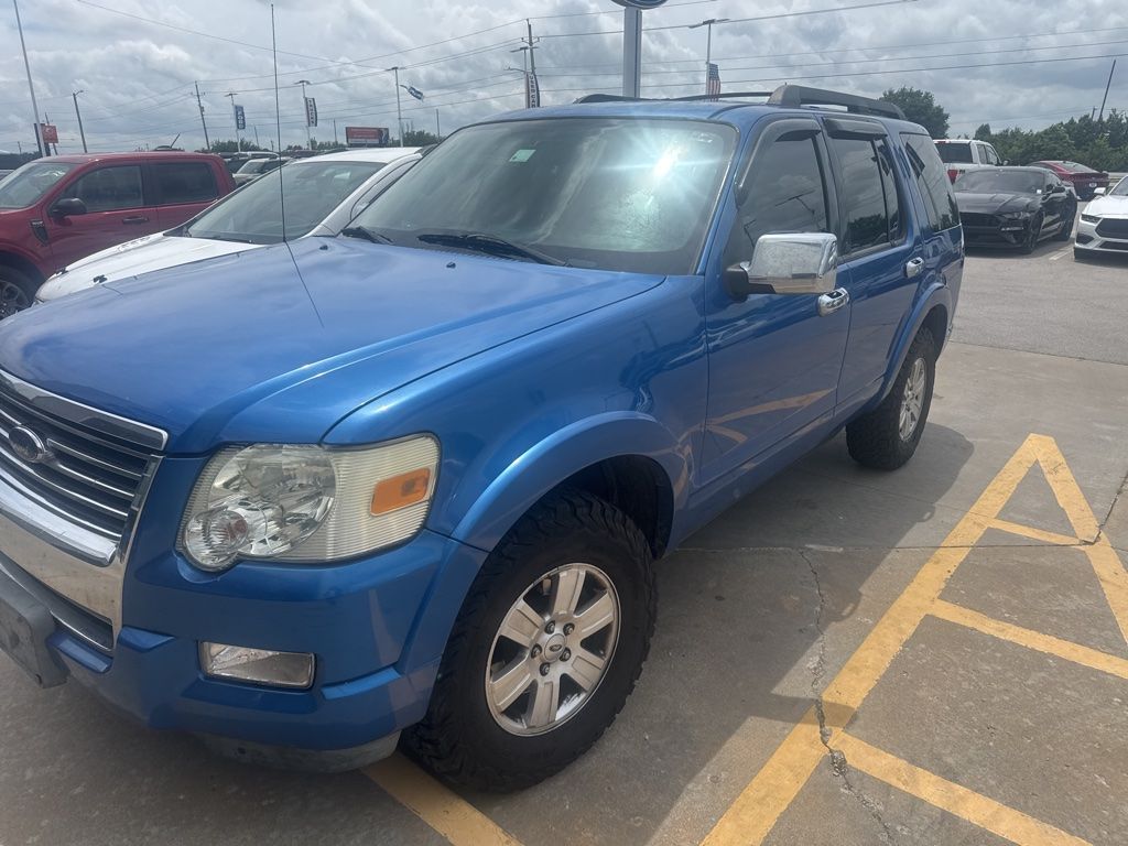 2010 Ford Explorer's photo