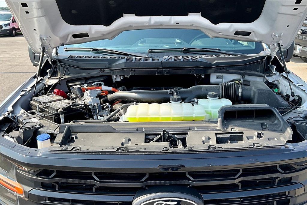 2025 Ford F-150 XLT - Photo 9