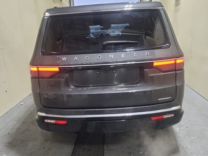 2024 Jeep Wagoneer L photo 4