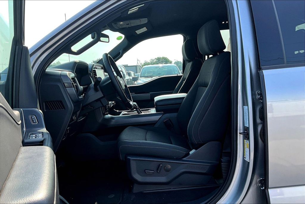 2025 Ford F-150 XLT - Photo 27