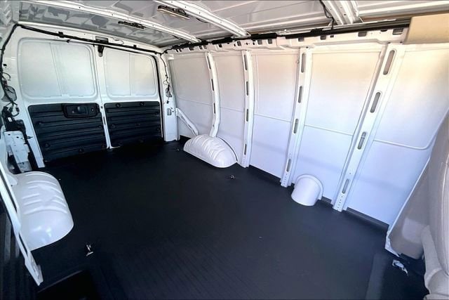 2026 GMC Savana Cargo Work Van - Photo 10