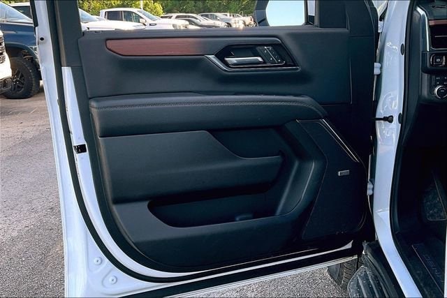 2025 GMC Yukon Denali - Photo 20