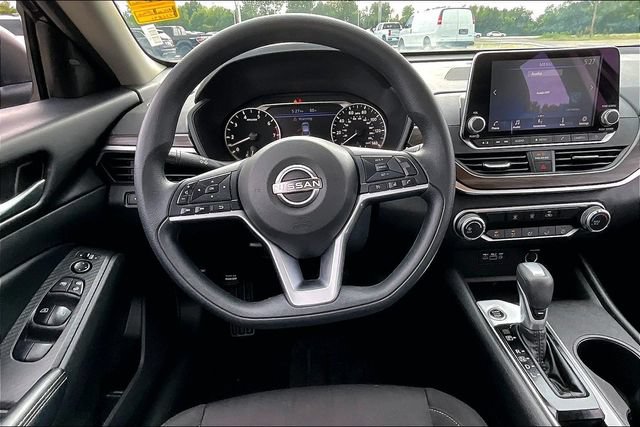 2025 Nissan Altima SV - Photo 8