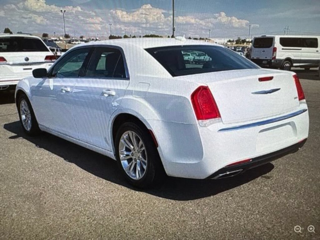 Used 2018 Chrysler 300 Touring L