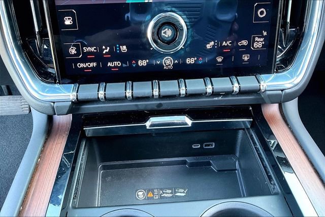 2025 GMC Yukon Denali - Photo 16