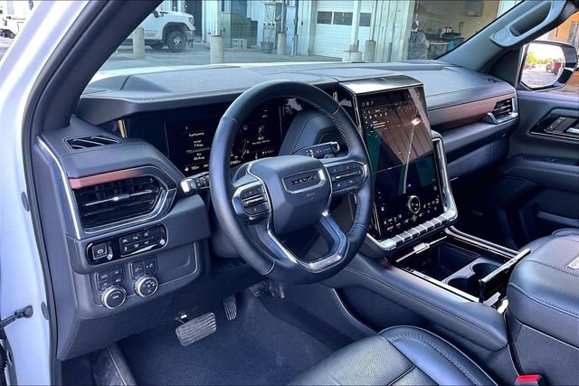 2025 GMC Yukon Denali - Photo 17