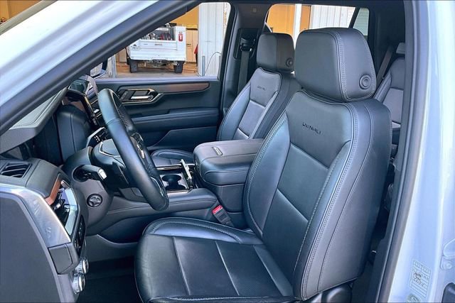 2025 GMC Yukon Denali - Photo 21