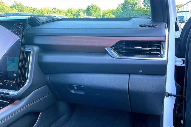 2025 GMC Yukon Denali - Photo 27