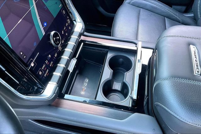 2025 GMC Yukon Denali - Photo 18